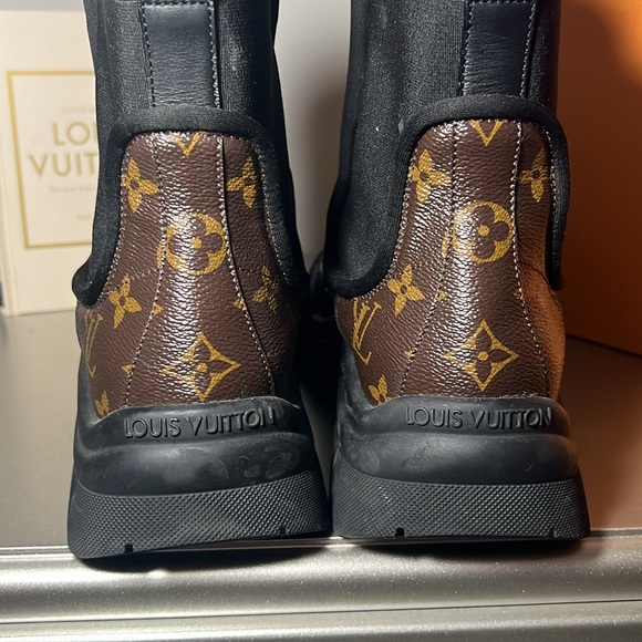 Louis Vuitton ankle boot size 39. Good condition. Some creases, not worn much. - Picture 11 of 14